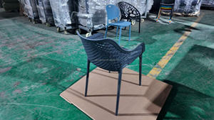 <span class=keywords><strong>Chaise</strong></span> de loisirs moderne en plastique avec dossier et <span class=keywords><strong>accoudoir</strong></span> à grille creuse Légère et confortable pour les espaces intérieurs et extérieurs - Product Image 5