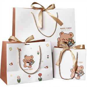 Bolsa de Regalo Clásica de Papel Kraft Little Bear para el Día del Niño con Asa de Cinta, para Exhibición y Uso en Supermercados, Empaque para Dulces - Product Image 3