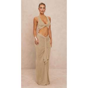 ชุดเซ็ต 2 ชิ้นสำหรับผู้หญิง รุ่นคัสตอม 2026 เสื้อครอปแขนกุด กระโปรงแม็กซี่ทรงเข้ารูป สีพื้น แต่งระบาย ชุดเที่ยวพักผ่อน - Product Image 5