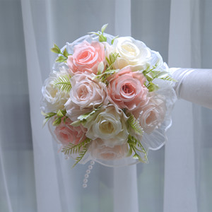 Ramo de Novia de Rosas Artificiales de Tela Estilo Occidental para Bodas y Graduaciones, con Tul y Perlas, para Novias, Venta al por Mayor - Product Image 5