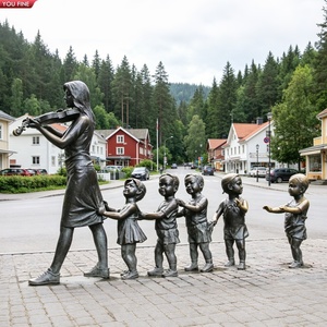 YOUFINE Escultura de Bronce de Tamaño Real de Violinista con Niños, Estatua de Arte Público Interactiva para Plaza de la Ciudad - Product Image 1