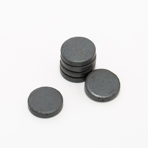 מגנט תעשייתי קבוע ferrite גלילי עגול שחור דיסק מגנטי קבוע במלאי עבור הפניה מדגם - Product Image 4