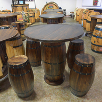 Ensemble de table élégant et classique en forme de tonneau de chêne fait à la main, écologique et durable, pour bars et établissements vinicoles