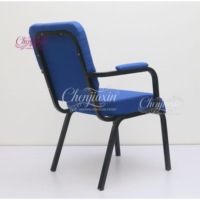 Chaises d'église empilables durables personnalisées 2026 avec accoudoirs pour églises, appartements, hôpitaux et usage commercial – Vente en gros
