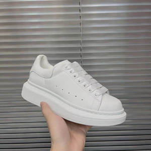 Produit de style plateforme avec fermeture à lacets - Product Image 3