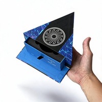 Boîte cadeau en carton rigide avec couvercle magnétique triangulaire personnalisé, insert en mousse et plateau coulissant