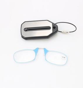 แว่นอ่านหนังสือพกพาแบบพวงกุญแจ ดีไซน์บางเฉียบ น้ำหนักเบา แบบหนีบจมูก สำหรับผู้มีสายตายาว ใช้ได้ทั้งชายและหญิง - Product Image 6