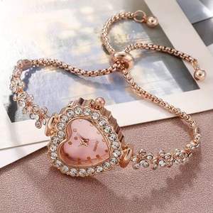 Reloj de Pulsera de Cuarzo para Mujer LP26, Estilo Diario, Esfera con Corazón Brillante y Diamantes de Imitación, Correa de Aleación Ajustable, Tipo Brazalete - Product Image 3