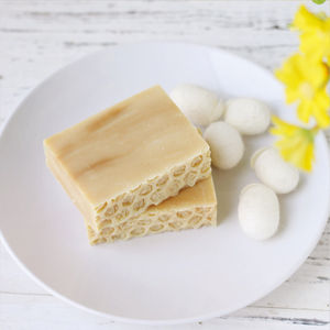 Savon artisanal au miel de Marseille NATTH en gros, formule naturelle douce, sans danger pour les femmes enceintes et les bébés, nettoyage quotidien - Product Image 3