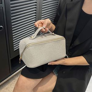 Sac de maquillage portable coréen BSCI pour femmes, grande capacité, imperméable, brillant, trousse de toilette portable, cosmétiques de voyage - Product Image 4