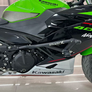 Gamme complète de motos à essence d'occasion de Kawasaki, la moto sportive 400cc bicylindre refroidie par eau 400 - Product Image 4