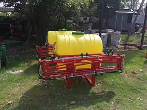 Pulverizador de pluma hidráulica de 800L con boquilla múltiple y accionamiento de toma de fuerza para pulverización de cultivos montada en tractor - Product Image 6