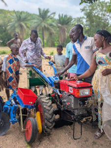 Çin küçük çiftlik döner yeke 12Hp 15Hp Tractors iki tekerlekli Mini el traktör traktörlerin arkasında yürümek - Product Image 3