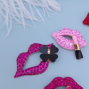 シックなダイヤモンドリップスティックセクシーなリップフォンケースチャームDIY工芸品デコアクセサリー合金リップスティック & ラインストーンチャーム手作りDIY - Product Image 2