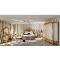 Ensemble de chambre à coucher avec cadre de lit king-size, meubles sculptés en or turc, coiffeuse et chaises pour chambres de luxe