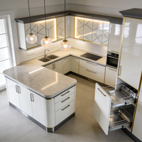 Meubles de cuisine bicolores de style transitionnel avec îlot incurvé, finition noyer et éclairage LED d'ambiance
