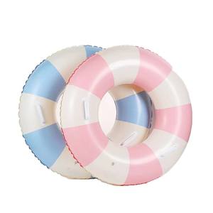 Anneaux de <span class=keywords><strong>piscine</strong></span> en PVC personnalisés en gros à prix d'usine OEM, jouets aquatiques pour fête sur la plage, anneaux de natation en forme de beigne, de requin et de sirène - Product Image 1