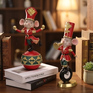 Ensemble de trois figurines en résine Redeco Vintage <span class=keywords><strong>Circus</strong></span> Mouse Acrobat, décoration d'intérieur rouge, cadeau, vente en gros, logo personnalisé - Product Image 1