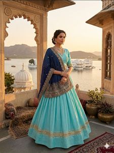 Lehenga Choli Tradicional Azul Cielo para Mujer con Conjunto de Dupatta Azul Marino Profusamente Bordado para Bodas y Festivales Indios - Product Image 2