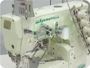 <span class=keywords><strong>Machine</strong></span> à <span class=keywords><strong>coudre</strong></span> à point de recouvrement Yamato Vc2700g d'occasion, équipée d'une fonction de commutation réglable et d'un mécanisme à came - Product Image 2