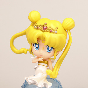 Figurine mignonne de <span class=keywords><strong>Sailor</strong></span> <span class=keywords><strong>Moon</strong></span> Usagi Tsukino, style Q, jaune, double queue de cheval, couronne, robe blanche, petites ailes, base lumineuse, cadeau de bureau - Product Image 5