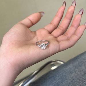 Anillo de Compromiso y Promesa de Boda Dylam de Plata S925 con Baño de Rodio y Piedra de Moissanita D VVS1 para Mujer - Product Image 6