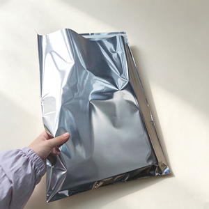 Enveloppes d'expédition en polyéthylène argenté métallisé, imprimées sur mesure avec logo, 14,5 x 19 pouces, brillantes, en feuille d'aluminium, autocollantes - Product Image 2