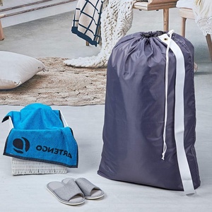 Sac à linge en nylon robuste personnalisable avec cordon de serrage, fermeture à cordon, impression de logo et taille, lavable et réutilisable pour les vêtements - Product Image 4