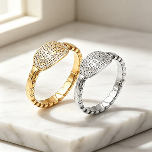 Bague ovale pour femme en acier inoxydable avec cristaux pavés, options bicolores or et argent, bande à maillons entrelacés, idéale pour les rendez-vous - Product Image 4