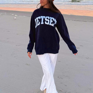 เสื้อสเวตเชิ้ตคอเต่าคุณภาพสูงสำหรับผู้หญิง พิมพ์ลายตัวอักษร Jetset ผ้าฟลีซนุ่ม ผ้าฝ้ายหนานุ่ม ทรงโอเวอร์ไซส์ - Product Image 3