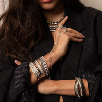 Bracelet tennis en argent 925 Gemnel Luxury avec serti de pierres émeraude, bijou audacieux avec une grande émeraude et fermoir à homard sécurisé
