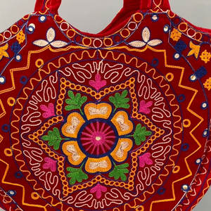 Sac fourre-tout rond artisanal tissé à la main, idéal pour la plage et le shopping, avec bandoulière, pour usage quotidien – Vente en gros à prix abordable - Product Image 6