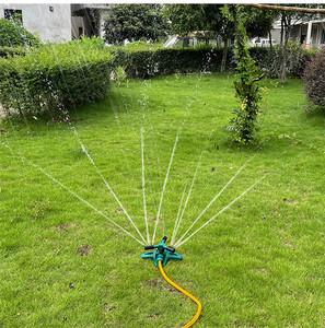 Vente en gros de pulvérisateurs de pelouse rotatifs à 360° à 3 bras en plastique, en stock important, pour les distributeurs de matériel de jardinage - Product Image 6