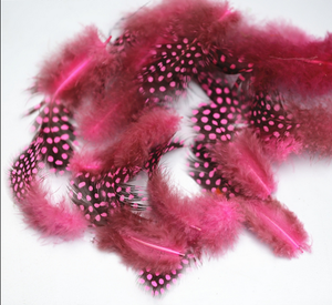 Plumas de Gallina de <span class=keywords><strong>Guinea</strong></span> con Puntos al por Mayor, 10g por Bolsa, para Manualidades, Suministros para Bodas, Disfraces de Mascarada, Ligeras y Fáciles de Usar - Product Image 4
