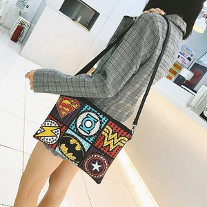 Rétro En Cuir PU Super cool Super-Héros <span class=keywords><strong>Avengers</strong></span> Rivet Punk Gothique Pratique dames embrayage sacs pour les femmes - Product Image 3