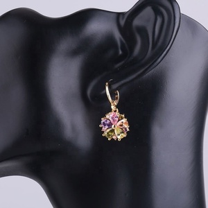 ชุดเครื่องประดับแฟชั่น HD Jewelry ลายดอกไม้ ชุบทอง 18k สร้อยคอพร้อมจี้และต่างหูสำหรับผู้หญิง - Product Image 4