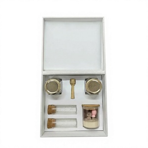 Caja de Regalo de Lujo para Bebé con Tapa Bordada e Inserto Personalizado, Caja de Recuerdos con Bisagras de Aspecto de Gamuza para Recién Nacidos y Baby Shower - Product Image 1