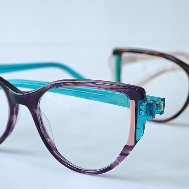 สีม่วงใส