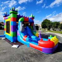 Toboggans aquatiques gonflables commerciaux populaires à double piste avec grande piscine à éclaboussures, pour enfants et adultes
