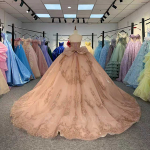 Robe de bal de Quinceañera 6868 avec imprimé princesse en strass et cristaux, antistatique, couleur champagne, décolleté cœur, traîne chapelle et nœud - Product Image 4