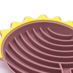 Comedero para Perros de Silicona Personalizado 2024, Libre de BPA, con Ventosas, Ecológico, Antideslizante, de Alimentación Lenta, para Perros y Gatos - Product Image 3