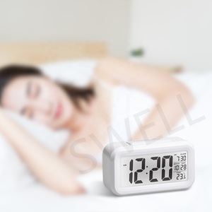 Reloj Despertador con pantalla <span class=keywords><strong>LCD</strong></span> Digital para decoración del hogar moderno, Sensor de luz inteligente con función de repetición, alimentado por batería, hecho de plástico - Product Image 6