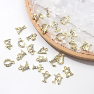 Breloques Alphabet en or, lettres de l'alphabet, A à Z, 1 pièce, pendentif Alphabet pour femmes, filles, Salon de <span class=keywords><strong>manucure</strong></span>, décoration des ongles, vente en gros - Product Image 4