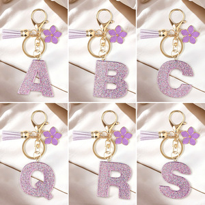 Llavero <span class=keywords><strong>de</strong></span> resina DIY con letra inicial del alfabeto inglés <span class=keywords><strong>de</strong></span> 26 letras, color morado con purpurina, colgante <span class=keywords><strong>de</strong></span> flor morada y borlas, para bolso - Product Image 2