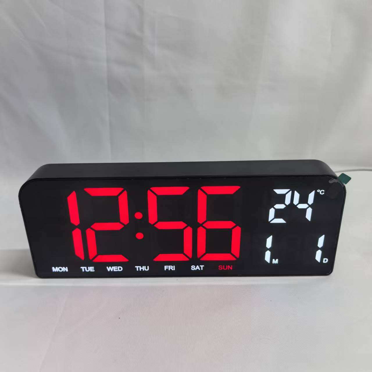 coque noire avec lumière blanche rouge