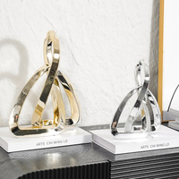 Ornements géométriques triangulaires dorés électroplaqués de luxe léger italien, style minimaliste moderne, créatifs pour salon, meuble TV, bureau