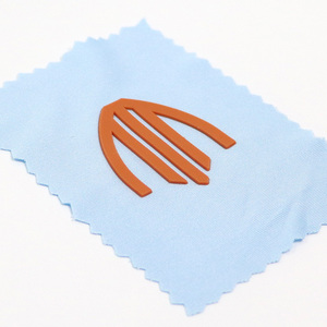 תוויות בגד גוף ברזל ללא מורם מוגבה המותג חום העברת לוגו מותאם אישית חום 3d סיליקון תווית עבור בגדים - Product Image 4