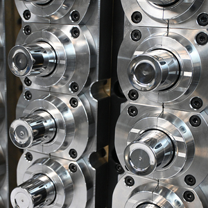 Moulage par injection plastique MED Professional Factory Taizhou 24/32/48 cavités 10 à 100ml Urine Cup - Product Image 1