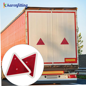 Paquete de 2 reflectores triangulares rojos de plástico para vehículos de baja velocidad, alta visibilidad, alerta nocturna para remolques y maquinaria todoterreno-001 - Product Image 1