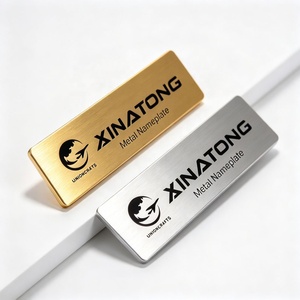 Placa de Identificación de Aluminio Personalizada Reutilizable con Grabado por Sublimación, Pin de Seguridad Magnético, Placa de Identificación de Metal para Personal Corporativo - Product Image 5